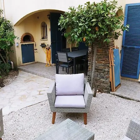 Agreable T3 Avec Jardin Et Parking Prive, A 350m Du Centre Et Des Plages, Wifi, Remise Supplementaire De 10 Pourcent Pour Location A La Semaine * Cavalaire-sur-Mer