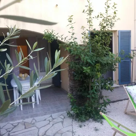 Agreable T3 Avec Jardin Et Parking Prive, A 350m Du Centre Et Des Plages, Wifi, Remise Supplementaire De 10 Pourcent Pour Location A La Semaine