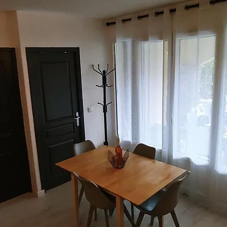 Agreable T3 Avec Jardin Et Parking Prive, A 350m Du Centre Et Des Plages, Wifi, Remise Supplementaire De 10 Pourcent Pour Location A La Semaine * Cavalaire-sur-Mer
