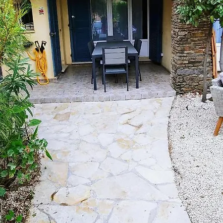 Agreable T3 Avec Jardin Et Parking Prive, A 350m Du Centre Et Des Plages, Wifi, Remise Supplementaire De 10 Pourcent Pour Location A La Semaine Lejlighed