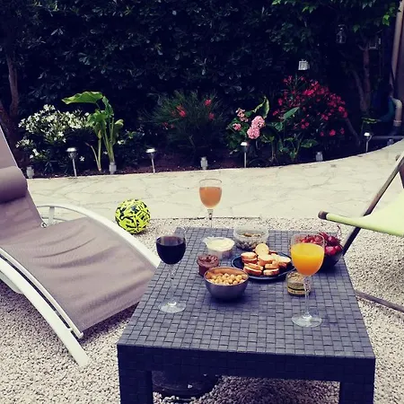 Lejlighed Agreable T3 Avec Jardin Et Parking Prive, A 350m Du Centre Et Des Plages, Wifi, Remise Supplementaire De 10 Pourcent Pour Location A La Semaine