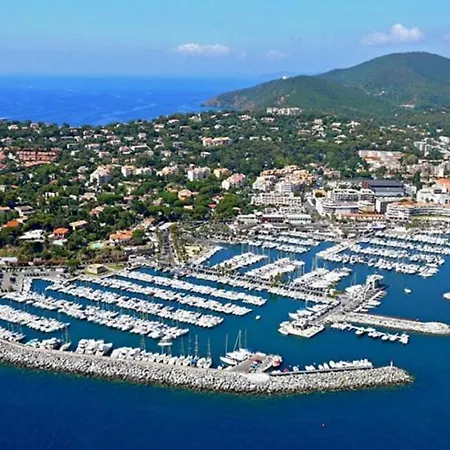 Agreable T3 Avec Jardin Et Parking Prive, A 350m Du Centre Et Des Plages, Wifi, Remise Supplementaire De 10 Pourcent Pour Location A La Semaine * Cavalaire-sur-Mer